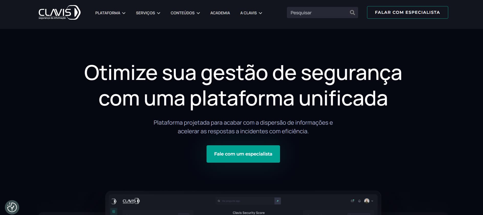 Alt text: Dark-themed Portuguese-language cybersecurity website with the headline “Optimize sua gestão de segurança com uma plataforma unificada” and a button to speak with a specialist.